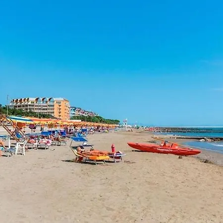 Cozy Flat In A With Shared Pool Apartment Porto Santa Margherita di Caorle
