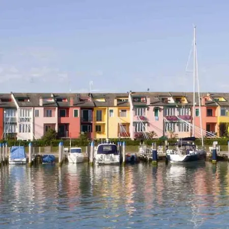 Apartment Cozy Flat In A With Shared Pool Porto Santa Margherita di Caorle