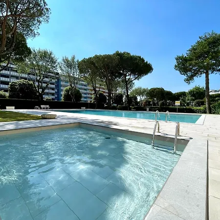 Apartment Cozy Flat In A With Shared Pool *