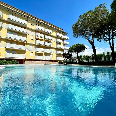 Cozy Flat In A With Shared Pool